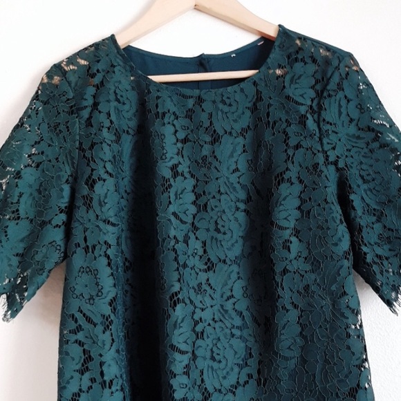 Cute hunter green lace top! - Picture 1 of 4